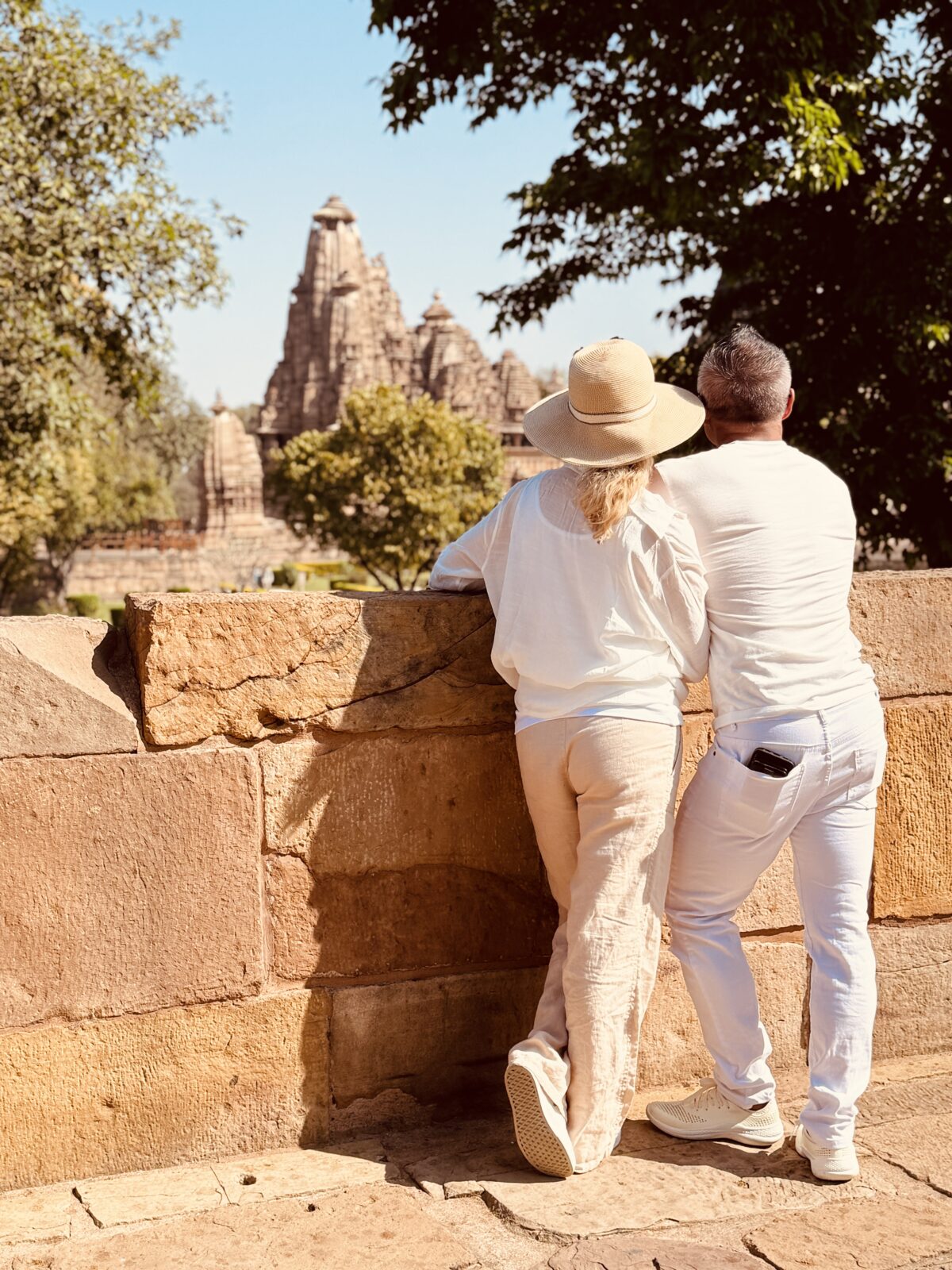 IMG_2015 couple at Kama sutra temples in khajuraho India